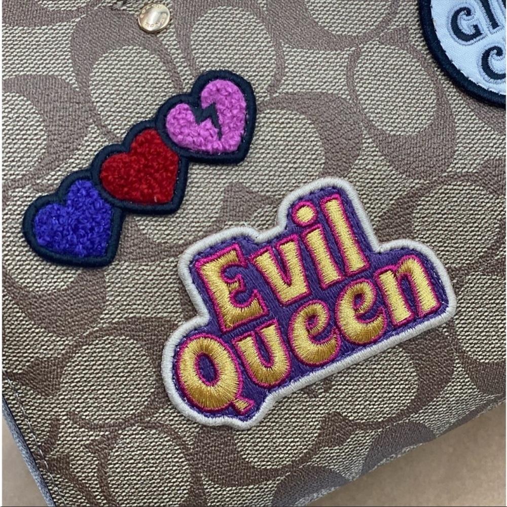 Disney X Coach Rowan Satchel In Signature
Canvas With Patches New Coach - Picture 8 of 15